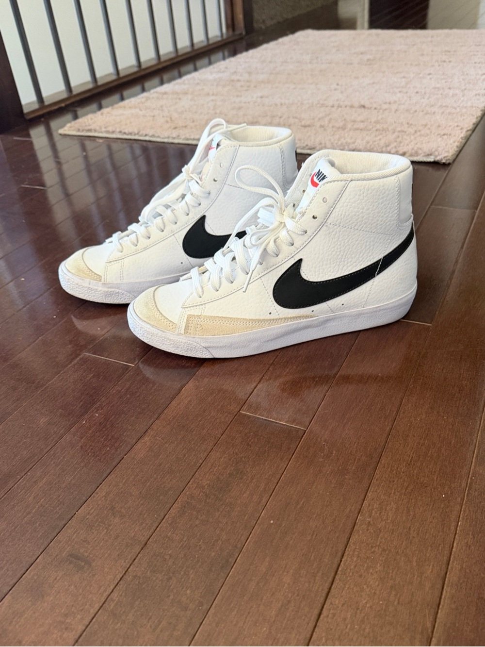 Nike Blazers high tops. Youth sz 7. Women’s 8.5